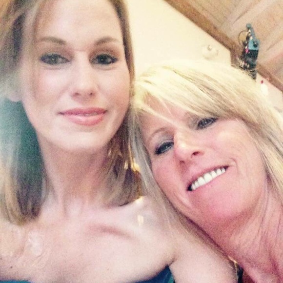 Meet your Posher, Amanda - Picture 3 of 3